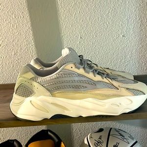 YEEZY 700 Cream/Grey (No box) (Men’s) (Used)